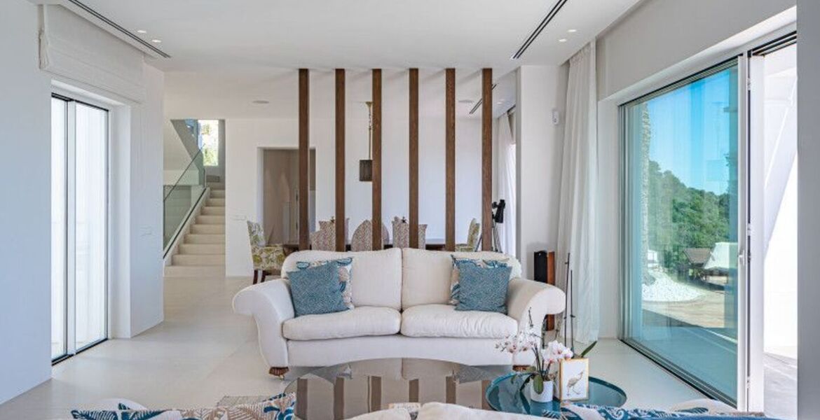 Luxurious 4-bedroom Villa