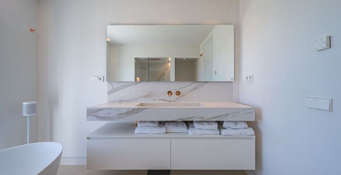 Luxurious 4-bedroom Villa