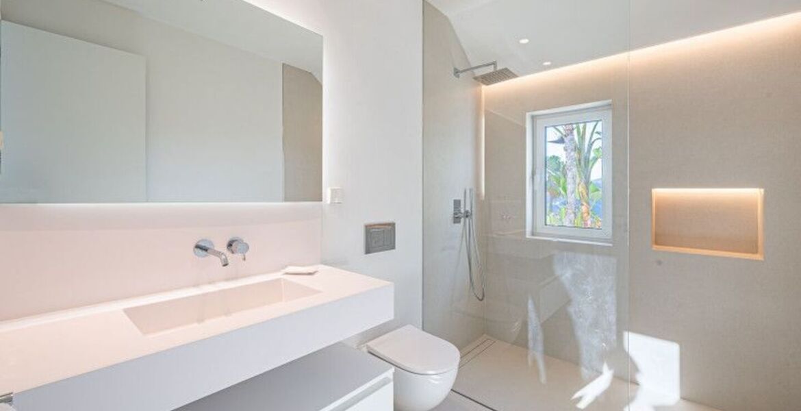 Luxurious 4-bedroom Villa