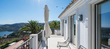 Luxurious 4-bedroom Villa