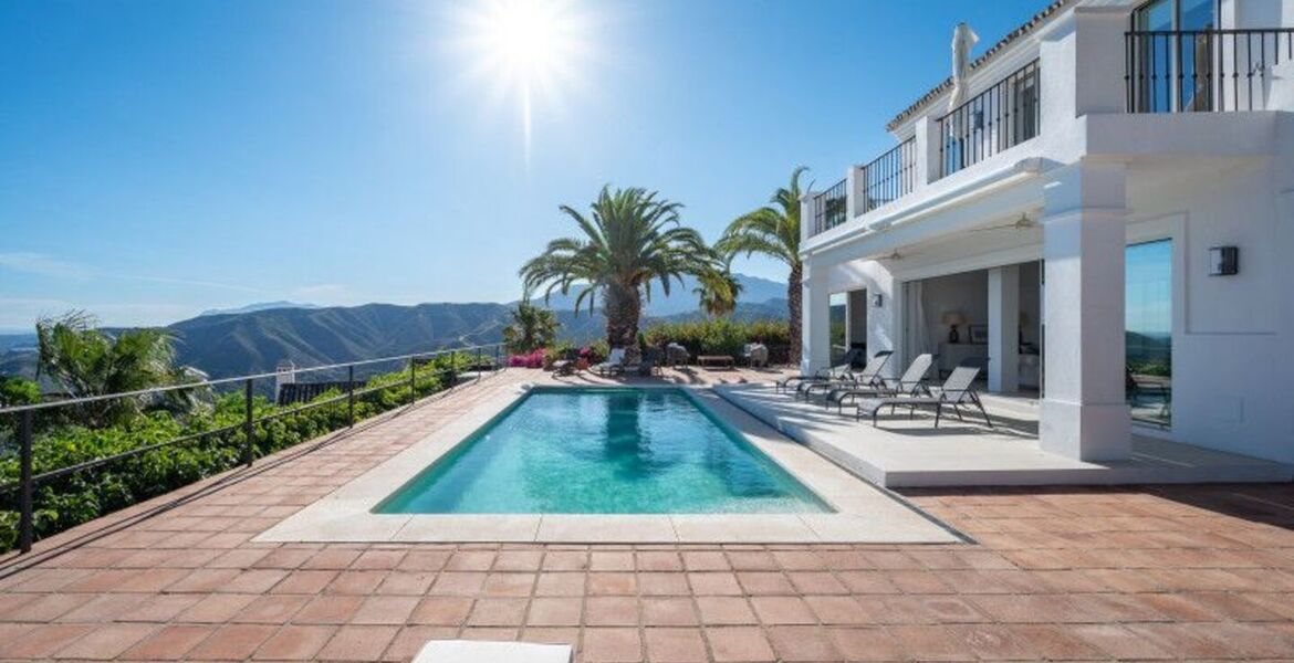 Luxurious 4-bedroom Villa
