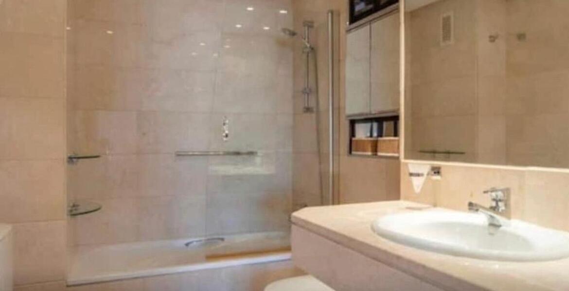 Luxury 2-Bedroom Apartment in Marina Banús Marbella