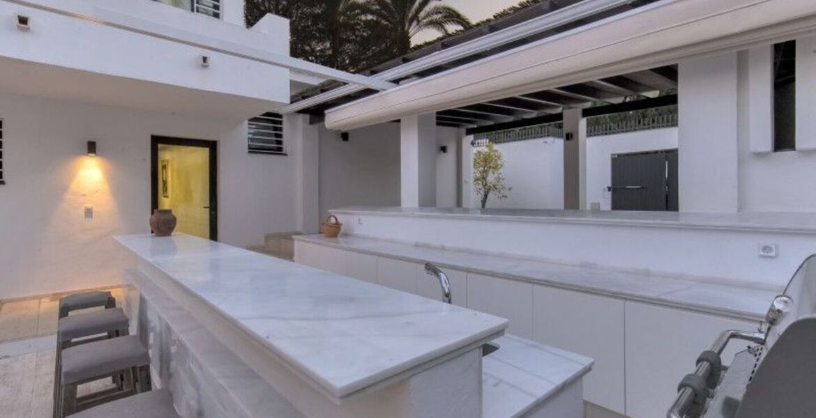 Luxury Villa in Nueva Andalucia with Heated Pool