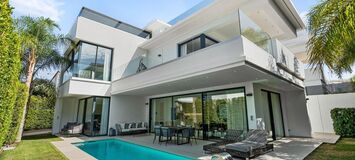 Modern 4-Bedroom Villa in Rio Verde with Private Pool