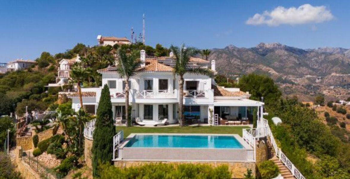 Villa in Marbella with Breathtaking Sea and Mountain Views
