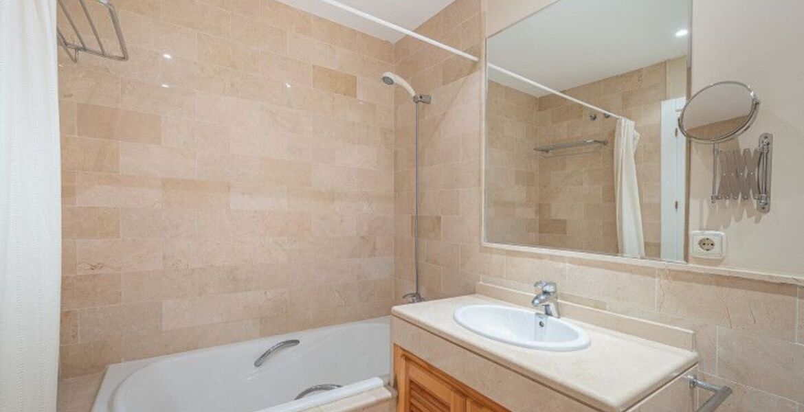 Spacious 3-Bedroom Apartment in Oasis de Marbella