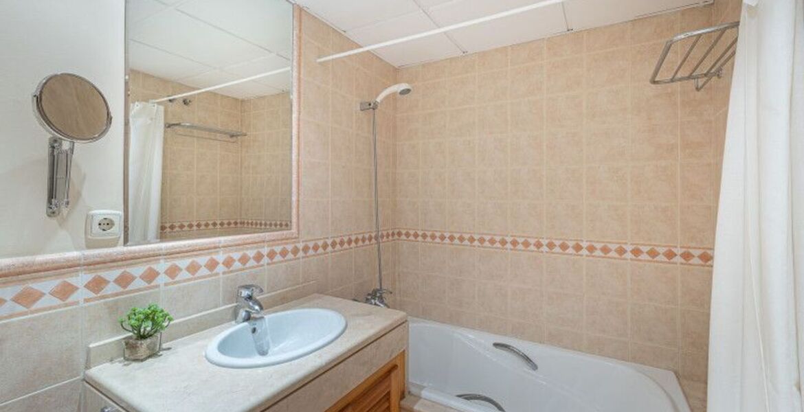 Spacious 3-Bedroom Apartment in Oasis de Marbella