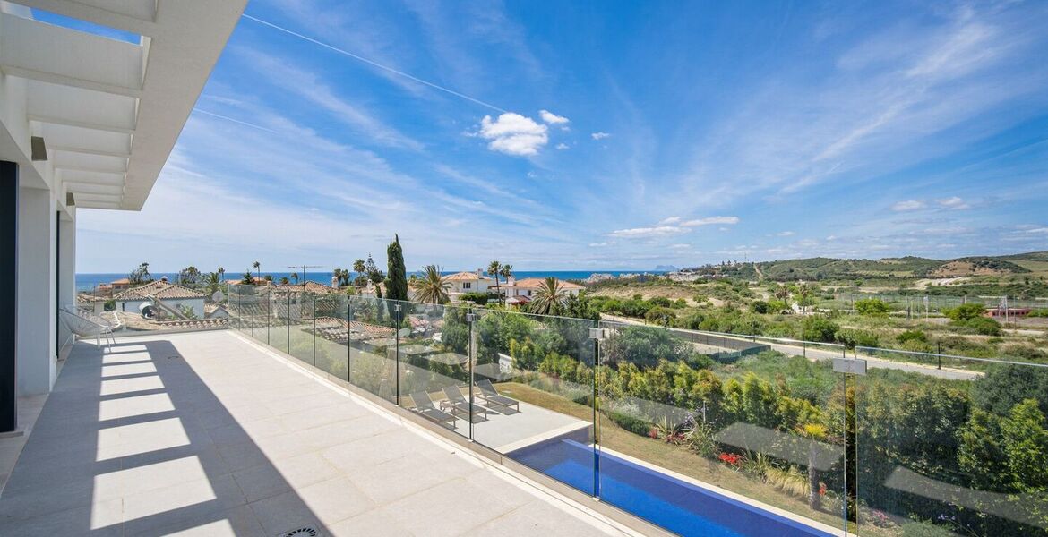 Contemporary Villa in Estepona with Infinity Pool