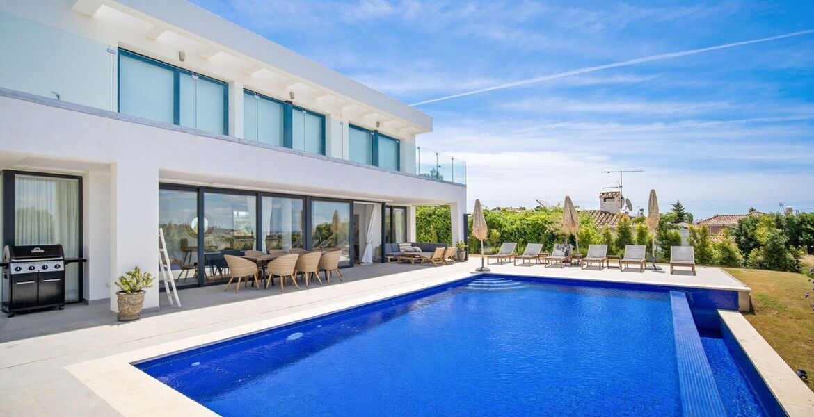 Contemporary Villa in Estepona with Infinity Pool