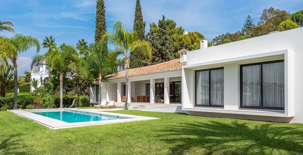 Villa in El Paraíso Estepona with Stunning Views