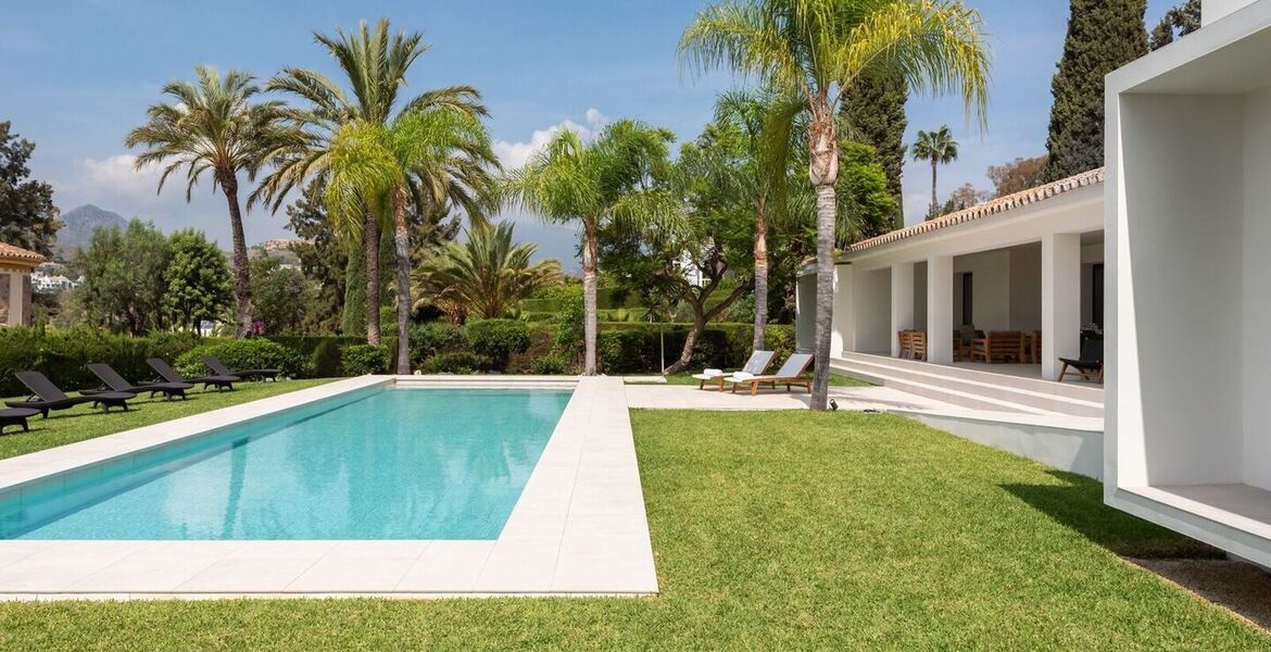 Villa in El Paraíso Estepona with Stunning Views