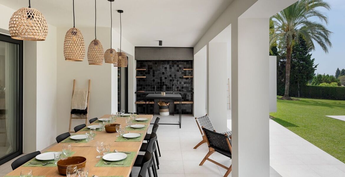 Villa in El Paraíso Estepona with Stunning Views
