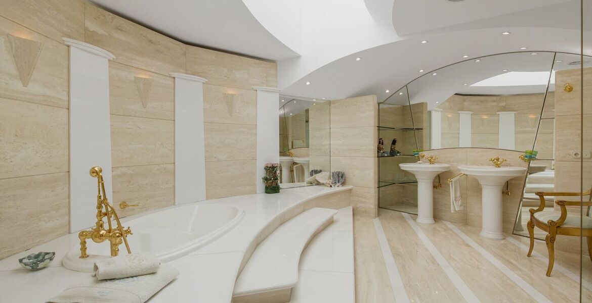 Luxury 7-Bedroom Villa in La Cerquilla, Marbella with Stunni