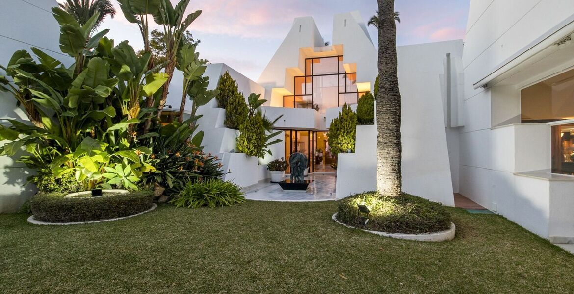 Luxury 7-Bedroom Villa in La Cerquilla, Marbella with Stunni