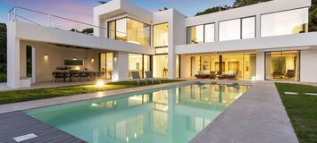 Elegant Modern Villa in the Heart of Elviria, Marbella