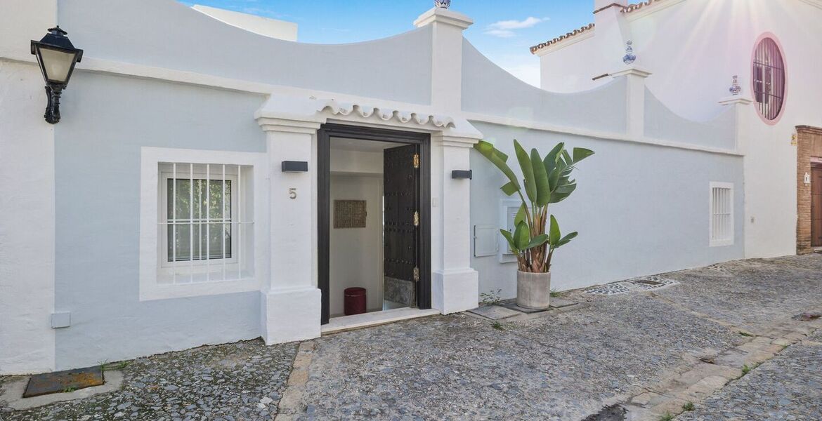 Chic Townhouse with Panoramic Sea and Mountain Views