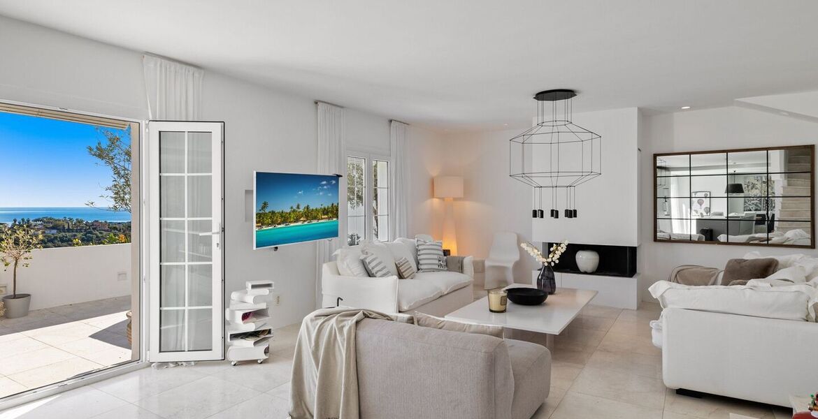 Chic Townhouse with Panoramic Sea and Mountain Views