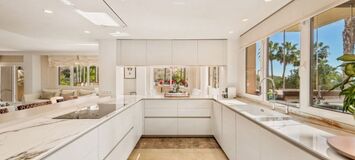 Elegant Duplex Penthouse in Marbella's Golden Mile