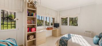 Elegant Duplex Penthouse in Marbella's Golden Mile