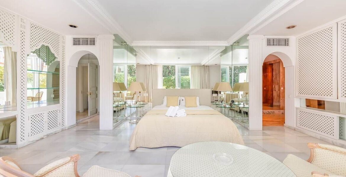 Exceptional Duplex Apartment in Prestigious Puerto Banús