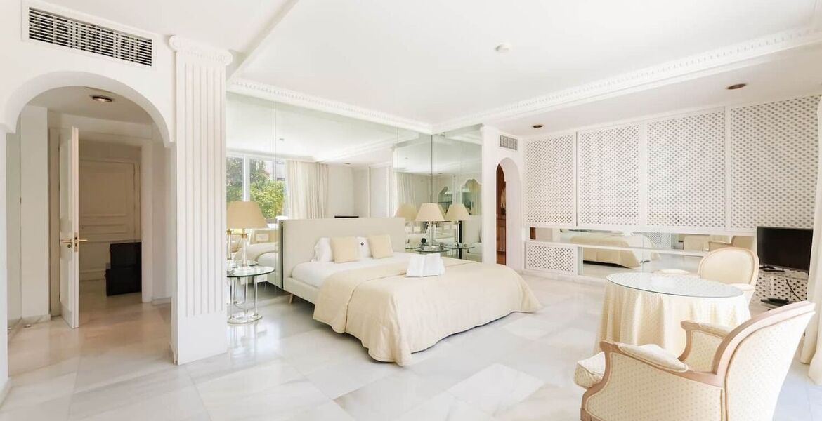 Exceptional Duplex Apartment in Prestigious Puerto Banús