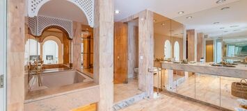 Exceptional Duplex Apartment in Prestigious Puerto Banús