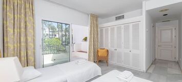 Exceptional Duplex Apartment in Prestigious Puerto Banús