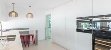Exceptional Duplex Apartment in Prestigious Puerto Banús