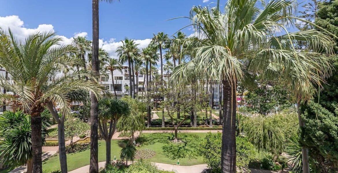 Exceptional Duplex Apartment in Prestigious Puerto Banús