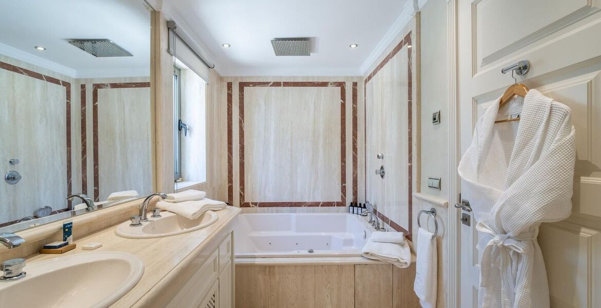 Villa with Panoramic Views in Sierra Blanca