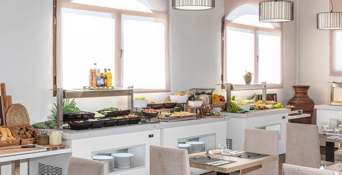 Luxury Apartment between Marbella and Estepona 