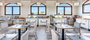 Luxury Apartment between Marbella and Estepona 