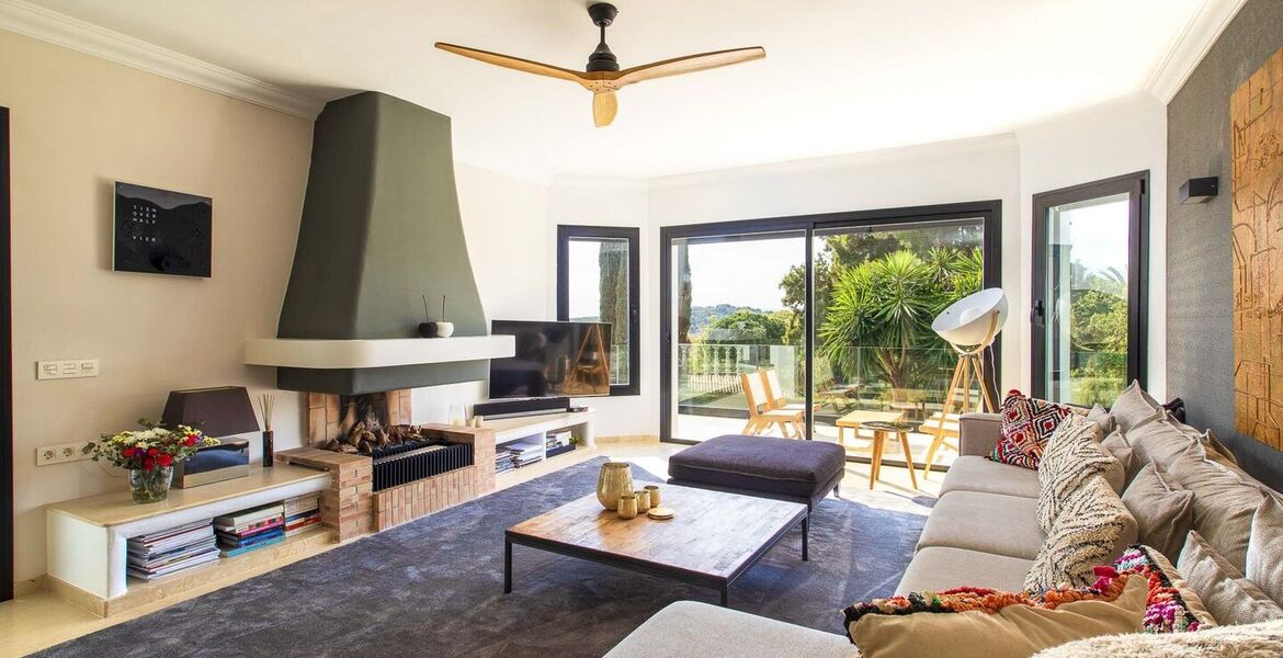 Luxurious Villa with Stunning Views in Estepona
