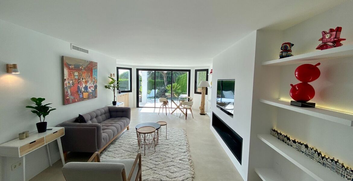 Luxurious Villa with Stunning Views in Estepona