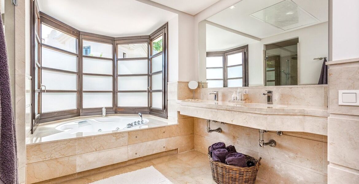 Luxurious Modern Villa Near Marbella's Golf Courses