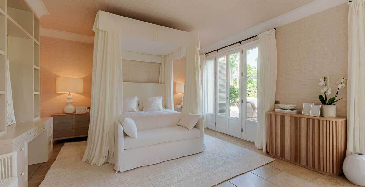 Villa in Golden Mile Puente Romano Marbella 