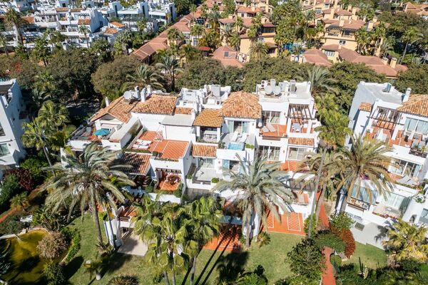Luxury oceanfront duplex penthouse for rent