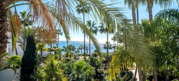 Luxury oceanfront duplex penthouse for rent