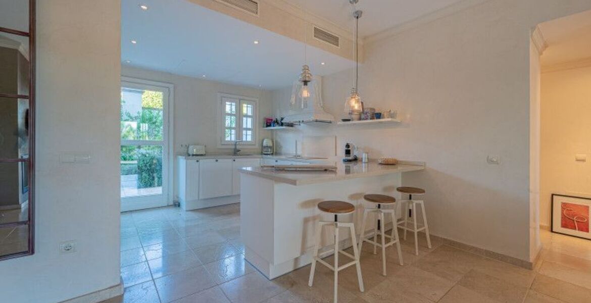 Appartement de deux chambres au rez-de-chaussée à louer à Ma