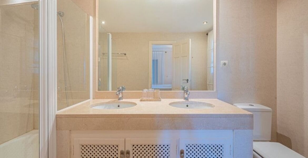 Appartement de deux chambres au rez-de-chaussée à louer à Ma