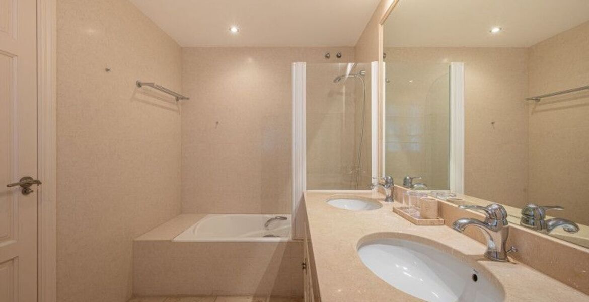 Appartement de deux chambres au rez-de-chaussée à louer à Ma