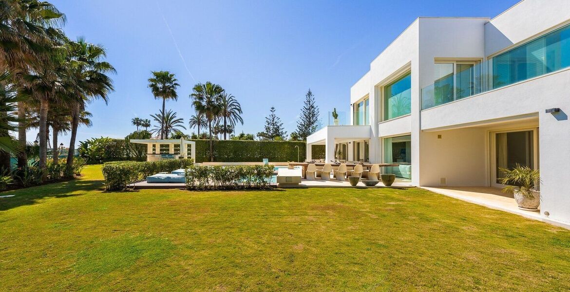 Beachfront Villa for rent in Golden Mile Marbella