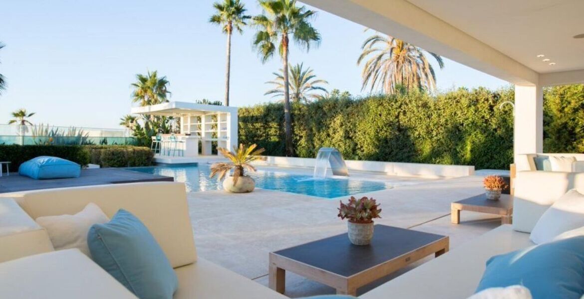 Beachfront Villa for rent in Golden Mile Marbella
