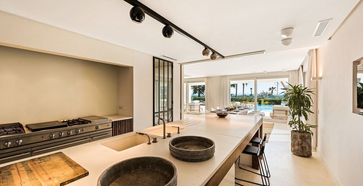 Beachfront Villa for rent in Golden Mile Marbella
