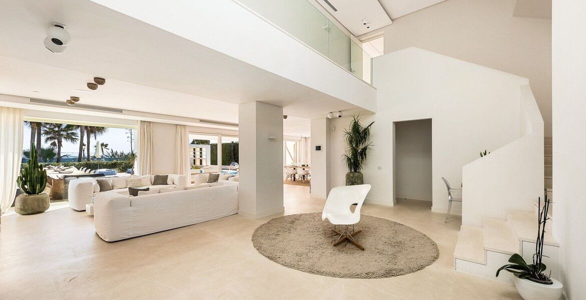 Beachfront Villa for rent in Golden Mile Marbella