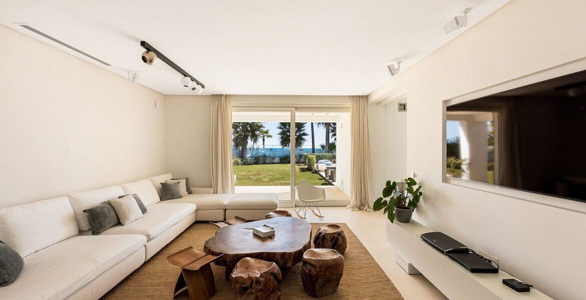 Beachfront Villa for rent in Golden Mile Marbella