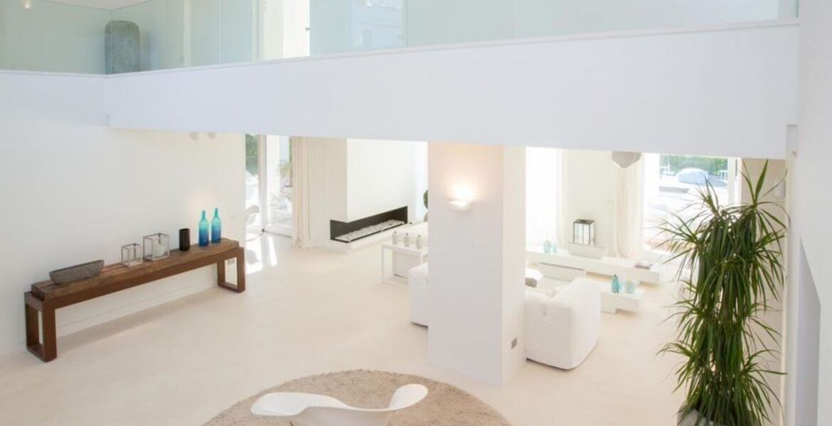 Beachfront Villa for rent in Golden Mile Marbella