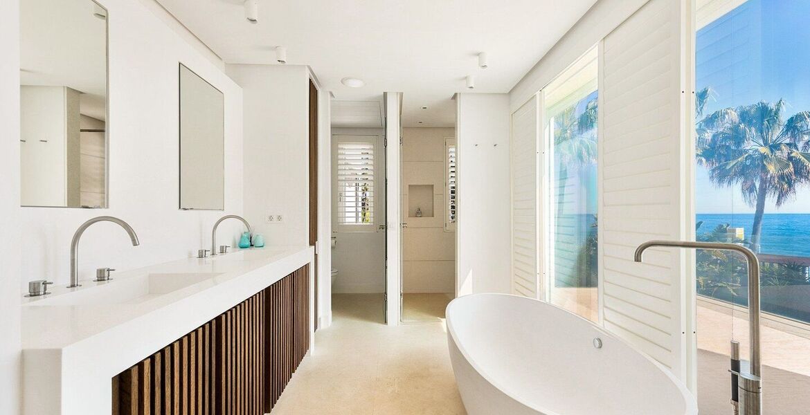 Beachfront Villa for rent in Golden Mile Marbella