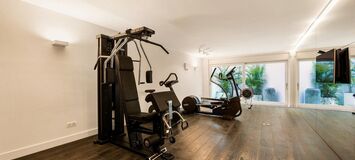 Beachfront Villa for rent in Golden Mile Marbella