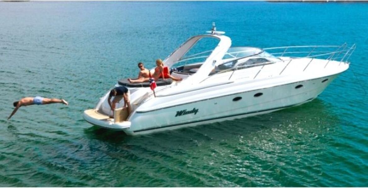 Yacht Windy 42 Grand Bora à louer à Puerto Banús, Marbella. 